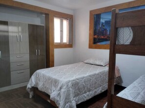 4 quartos, escrivaninha, Wi-Fi de cortesia, roupa de cama