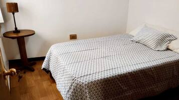 4 habitaciones, escritorio, wifi gratis y ropa de cama