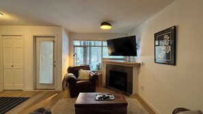 Smart TV, fireplace - 2 Bedroom Townhome with King Bed and  Private Hot Tub in the Heart of Whistler (Whistler)