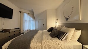 2 bedrooms, iron/ironing board, free WiFi, bed sheets - 2 Bedroom Townhome with King Bed and  Private Hot Tub in the Heart of Whistler (Whistler)