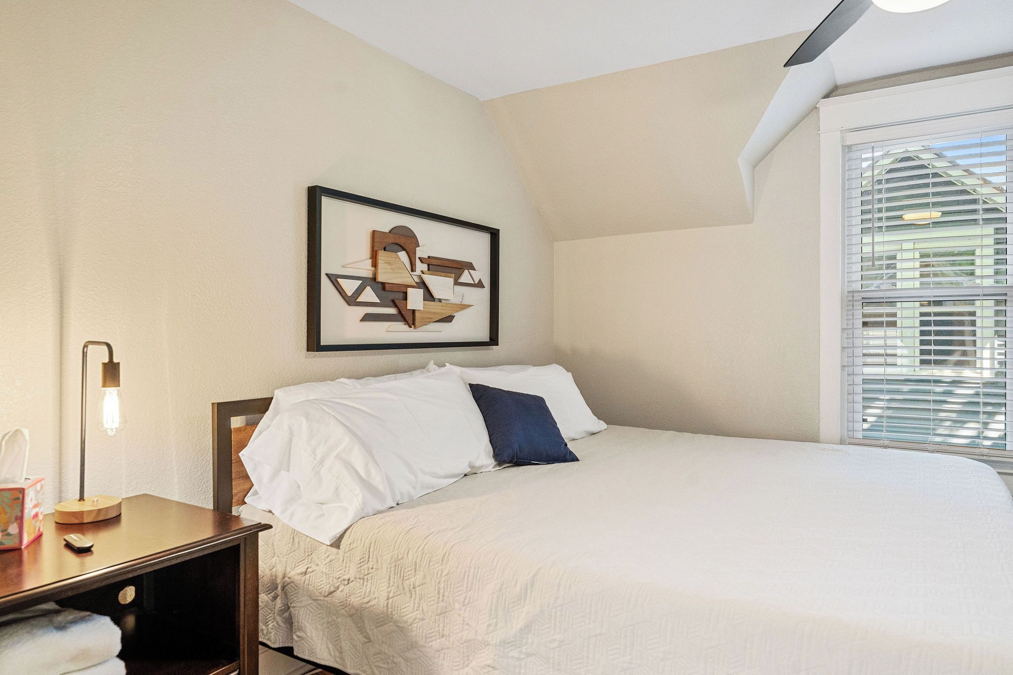 2 habitaciones, tabla de planchar con plancha, cuna de viaje y wifi 