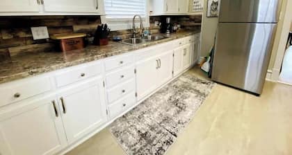 Humbly Mqt - Upper Level - 2 BR Relaxation