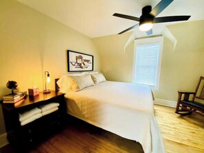 2 bedrooms, iron/ironing board, travel crib, WiFi - Humbly Mqt - Upper Level - 2 BR Relaxation (Marquette)