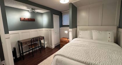 1Bed Cozy Retreat & Spacious Lounge