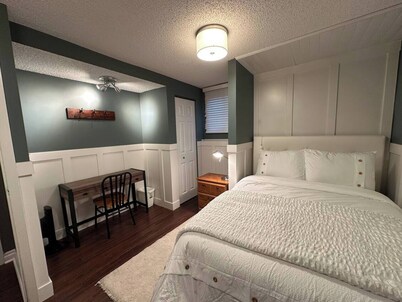 1Bed Cozy Retreat & Spacious Lounge