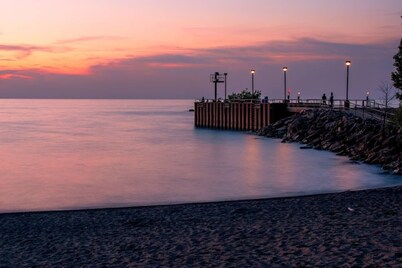 Cozy Euclid Home Near Lakefront