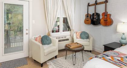 Gypsy Essence: Free Parking | Steps to Downtown