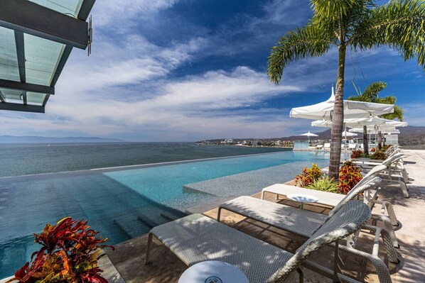 Piscine extérieure, piscine chauffée