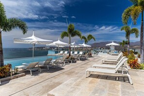 室外游泳池，恒温泳池