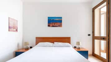 3 slaapkamers, een strijkplank/strijkijzer, gratis wifi, beddengoed