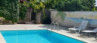 Holiday Home 'La Alameda' with Private Pool, Garden, Barbecue & Wi-Fi