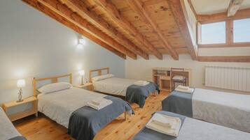 7 bedrooms, free WiFi, bed sheets