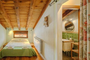 7 bedrooms, free WiFi, bed sheets