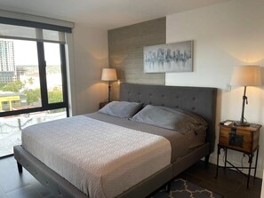 1 chambre, coffres-forts dans les chambres, fer et planche à repasser