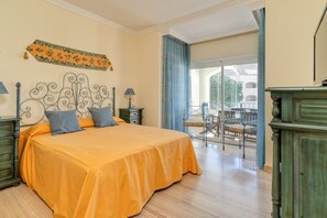 3 bedrooms, iron/ironing board, free WiFi, bed sheets - Apartment 'Hacienda Playa' with Shared Pool, Wi-Fi and Air Conditioning (Marbella)