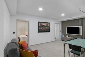TV - Vacation 'Cerca De La Playa' with Wi-Fi and Air Conditioning (Playa de Las Canteras)