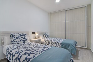 2 bedrooms, iron/ironing board, free WiFi, bed sheets - Vacation 'Cerca De La Playa' with Wi-Fi and Air Conditioning (Playa de Las Canteras)