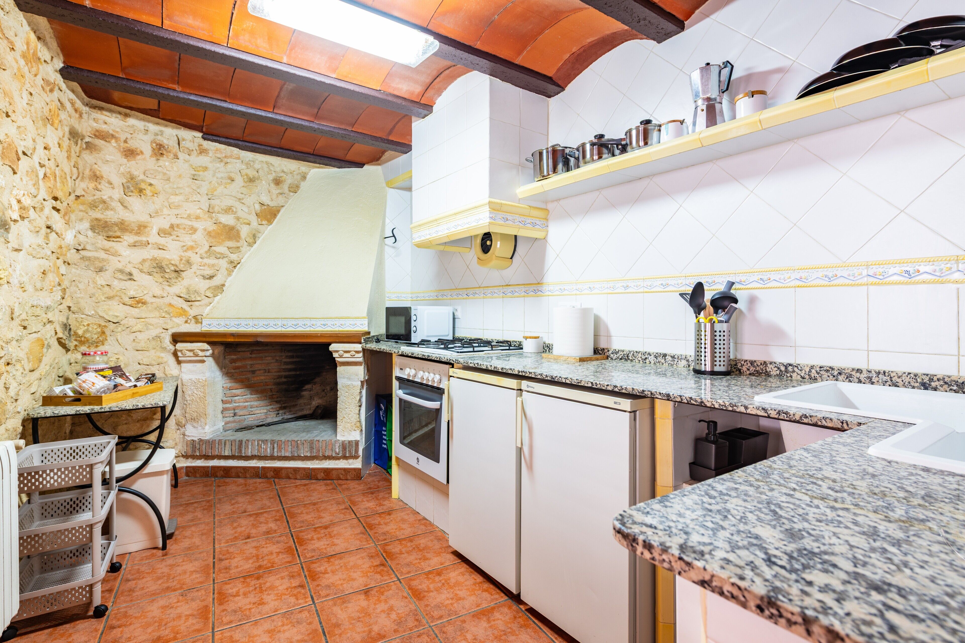 Køleskab, mikrobølgeovn, ovn, kogeplade