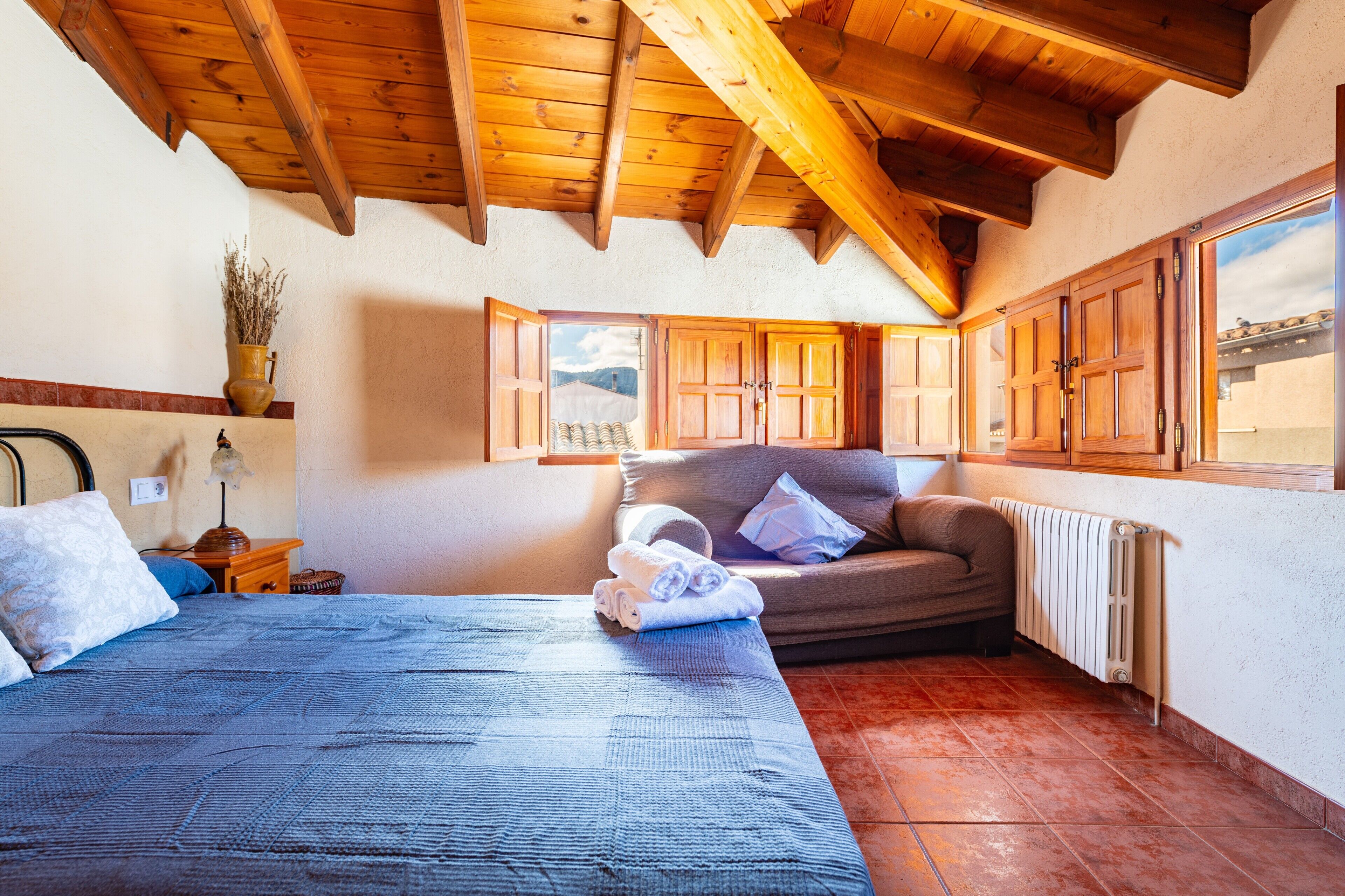 5 chambres, fer et planche à repasser, draps fournis