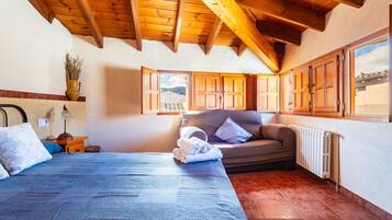 5 chambres, fer et planche à repasser, draps fournis