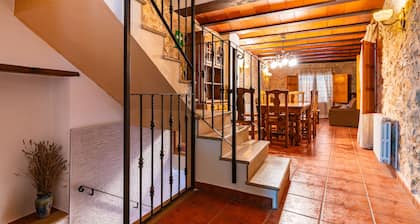 Casa rural 'Virginia' con vistas a la montaña y balcón