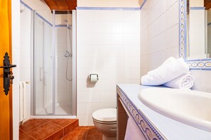 Shower, hair dryer, towels - Country House 'Virginia' with Mountain View and Balcony (Unknown)