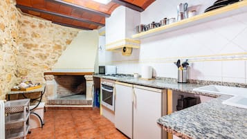 Frigorífic, microones, forn i placa de cuina