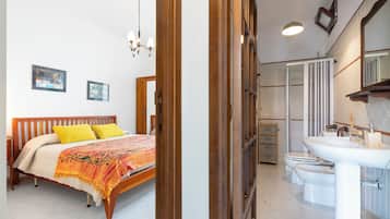 2 Schlafzimmer, BĂŒgeleisen/BĂŒgelbrett, kostenloses WLAN, BettwĂ€sche