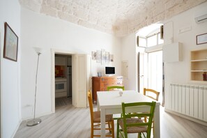 Dining - Apartment 'Pà' with Wi-Fi and Air Conditioning (Ostuni)