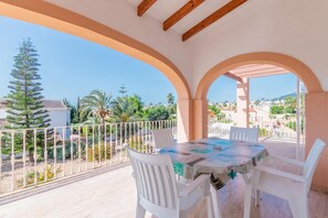 Outdoor dining - Villa 'Merced' with Mountain View, Private Pool and Wi-Fi (Calpe)