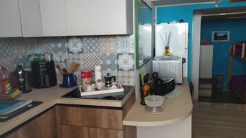 Køleskab, ovn, kogeplade, opvaskemaskine