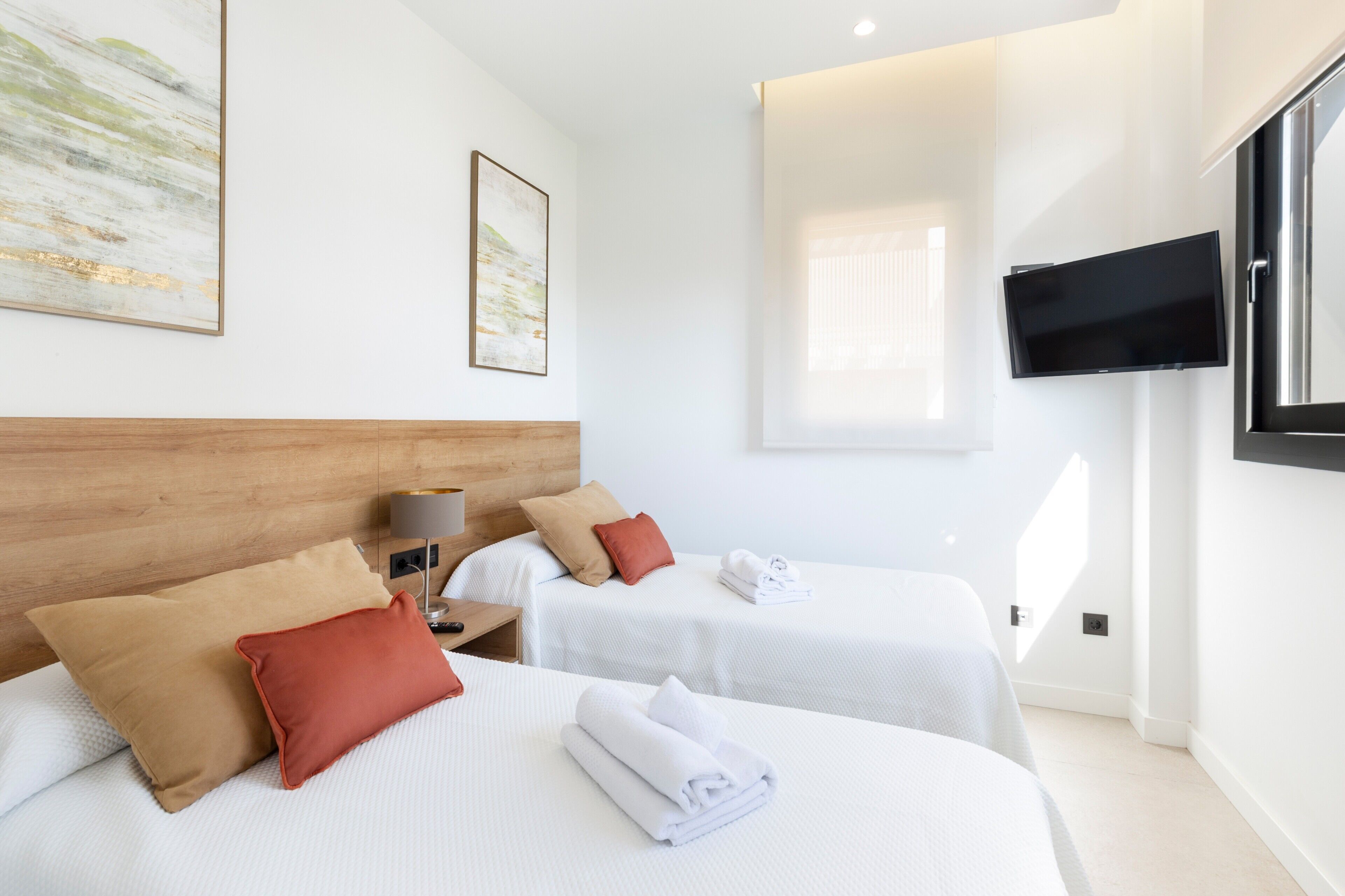 2 chambres, fer et planche à repasser, Wi-Fi gratuit, draps fournis