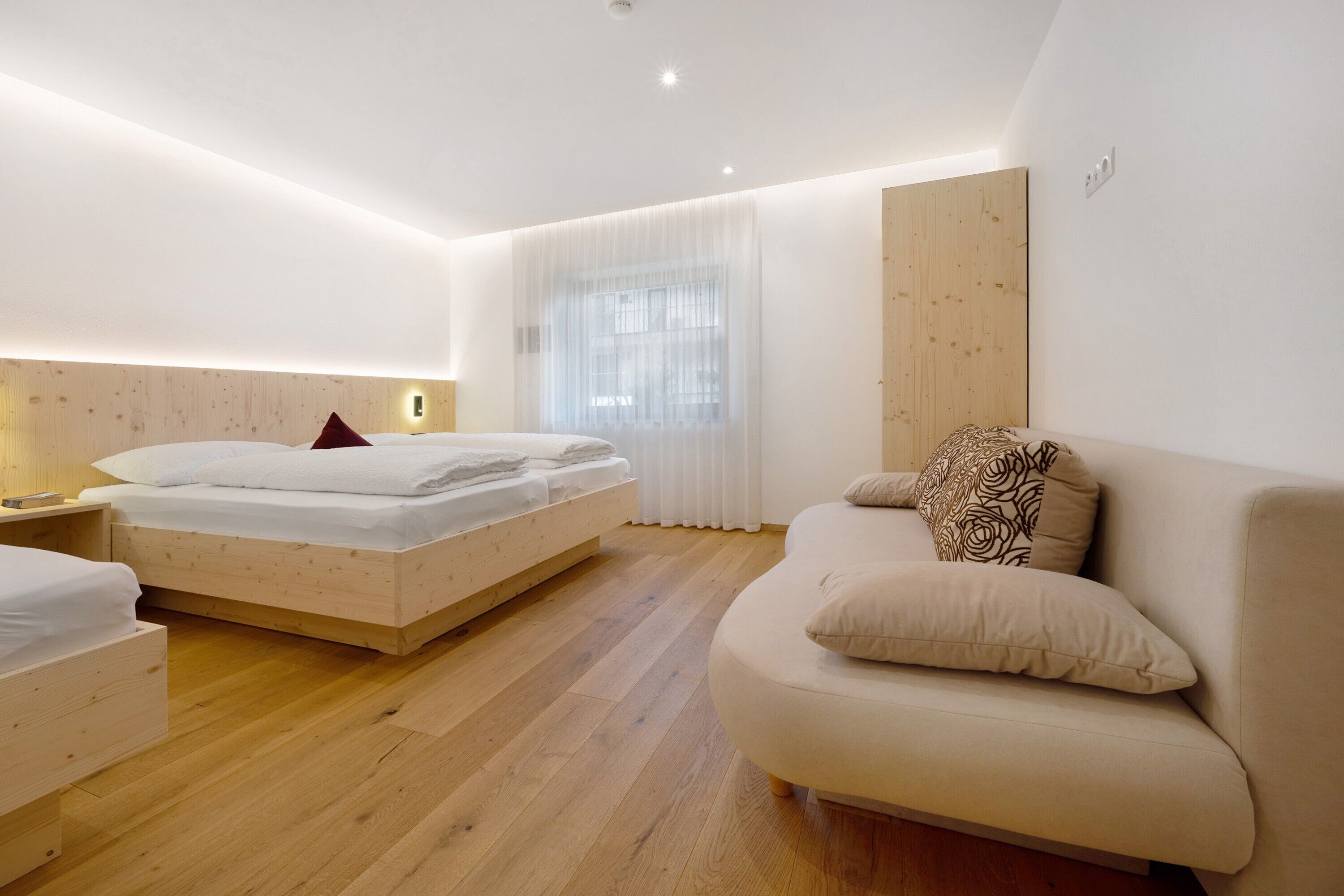 3 室のベッドルーム、WiFi (無料)、ベッドシーツ、車椅子でアクセスできる設備