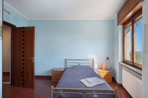 4 quartos, Wi-Fi de cortesia, roupa de cama