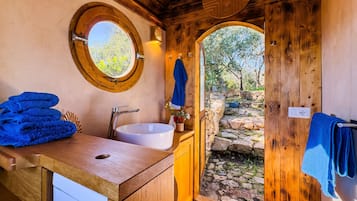 Douche, serviettes fournies