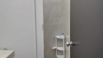 Standard Double Room | Bathroom
