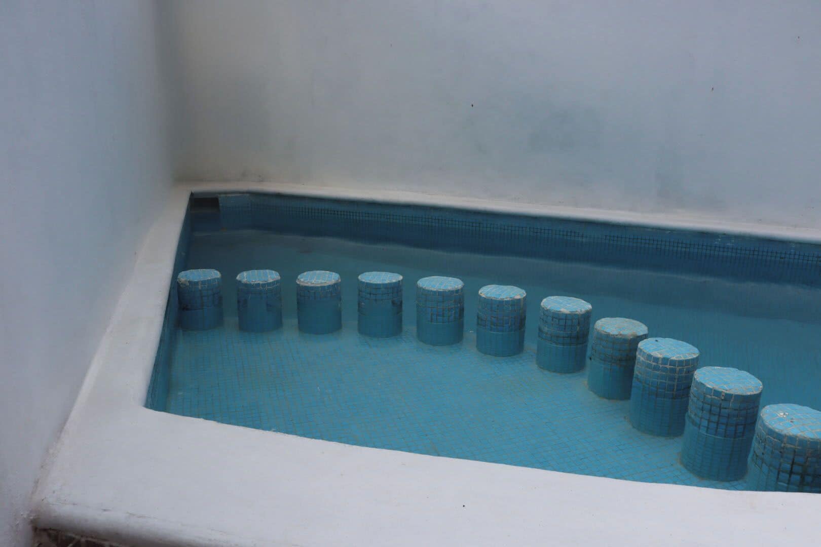 2 من حمّامات السباحة الخارجية