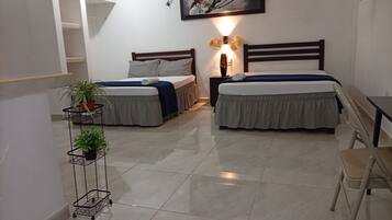 Bàn, truy cập Internet không dây miễn phí, bộ trải giường