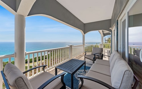 Sleeps 9 - Generator - Central Location - POOL!