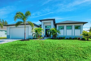Exterior - VILLA JUST RELAX – HEATED POOL | CANAL VIEW | BOAT RENTAL + TOURS VOUCHER INCL. (Cape Coral)