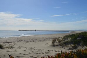 Una spiaggia nelle vicinanze