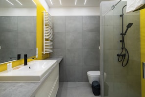 Shower, hair dryer, towels