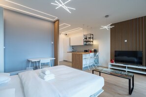 Iron/ironing board, WiFi, bed sheets