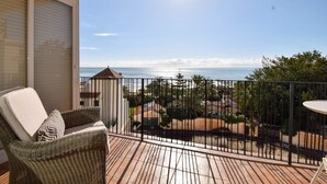 A balcony with wicker furniture, a view of the sea, and a railing. - Ref: 263 Apartment with sea views on second line beach in Torreblanca (Fuengirola)