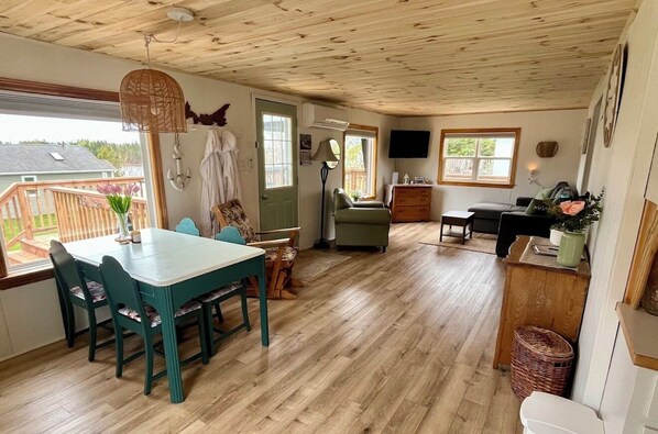 Smart TV - Cozy 2-bedroom cottage in lovely Mill River East with WiFi, AC (Alberton)