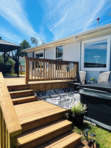 Cozy 2-bedroom cottage in lovely Mill River East with WiFi, AC