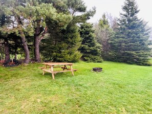 Outdoor dining - Cozy 2-bedroom cottage in lovely Mill River East with WiFi, AC (Alberton)