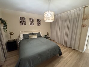 2 bedrooms, iron/ironing board, WiFi, bed sheets