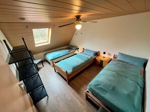 3 bedrooms, iron/ironing board, WiFi, bed sheets