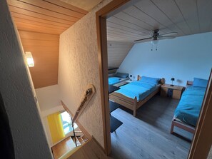 3 chambres, fer et planche à repasser, Wi-Fi, draps fournis